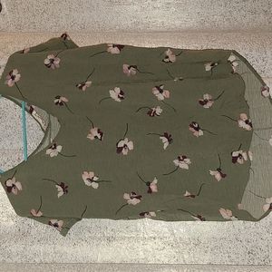 Green V-neck Top - Size L